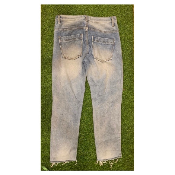 Women’s ripped Denim Jeans-New✨ - Picture 3 of 9